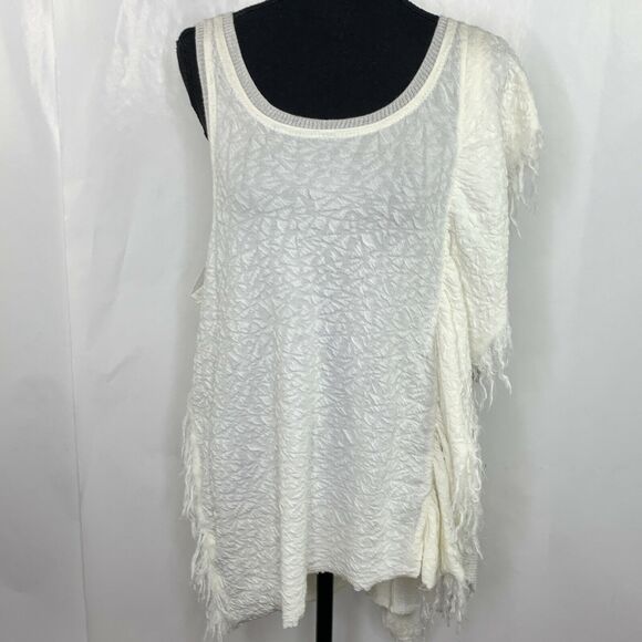 Free People Treat Me Tender Ivory Asymmetrical Fringe Blouse NWT Size S - Picture 4 of 9